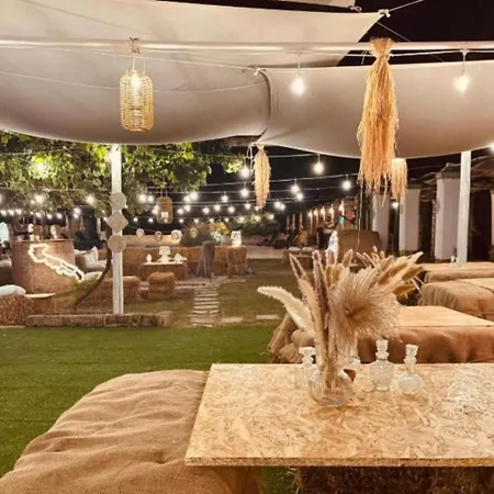 לינה וארוחת בוקר Tenuta Del Salento 4*