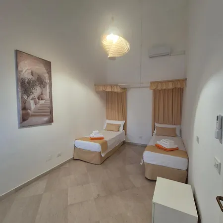 לינה וארוחת בוקר Tenuta Del Salento 4*