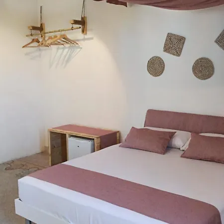 לינה וארוחת בוקר Tenuta Del Salento 4*